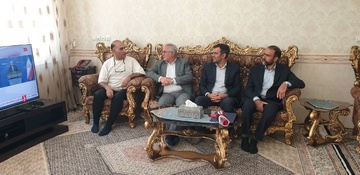 تجلیل مدیرکل زندان‌های زنجان از خانواده شهداء