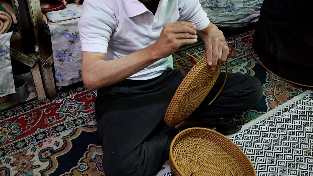 فیلم| رونق اشتغال نشسته با سبدبافی در زندان‌های استان چهارمحال و بختیاری